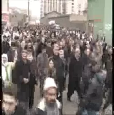 PKK'lının Kemikleri 2 Bin Kişinin Katılımıyla Toprağa Verildi PKK'lının Kemikleri 2 Bin Kişinin Katılımıyla Toprağa Verildi