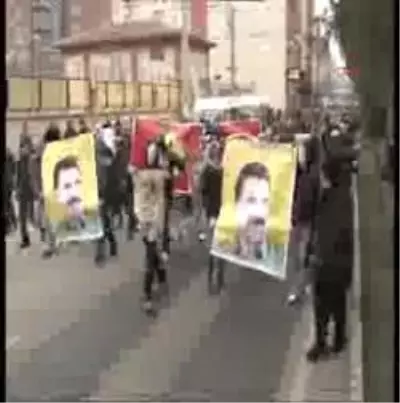 PKK'lının Kemikleri 2 Bin Kişinin Katılımıyla Toprağa Verildi PKK'lının Kemikleri 2 Bin Kişinin Katılımıyla Toprağa Verildi