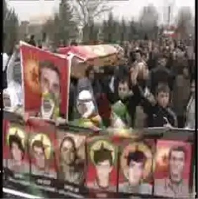 PKK'lının Kemikleri 2 Bin Kişinin Katılımıyla Toprağa Verildi PKK'lının Kemikleri 2 Bin Kişinin Katılımıyla Toprağa Verildi