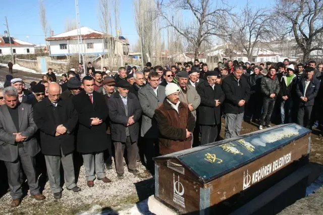 Ostim'deki Patlamada Ölen Deniz Demirbaş Yozgat'ta Toprağa Verildi Ostim'deki Patlamada Ölen Deniz Demirbaş Yozgat'ta Toprağa Verildi
