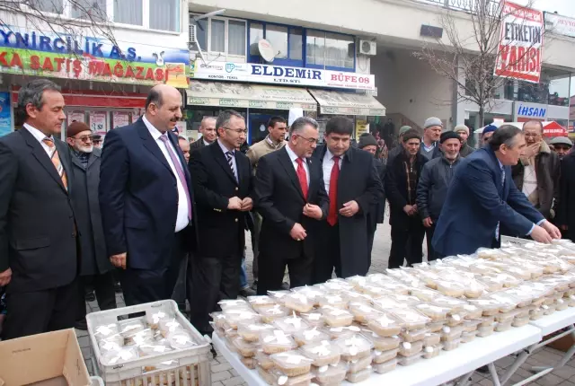Belediye Kandil Helvası Dağıttı Belediye Kandil Helvası Dağıttı