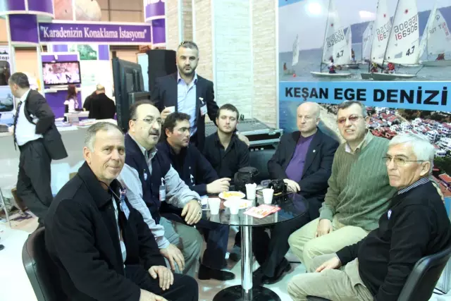 Helvacıoğlu’ndan Keşan Standına Ziyaret
Helvacıoğlu’ndan Keşan Standına Ziyaret