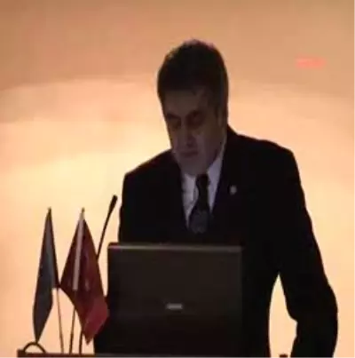 Twitter Diktatör Deviriyor