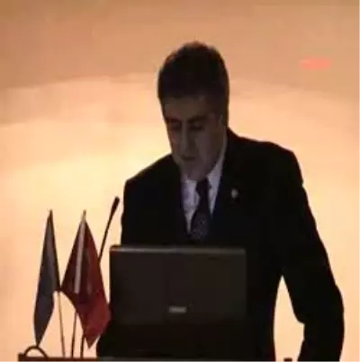 Twitter Diktatör Deviriyor