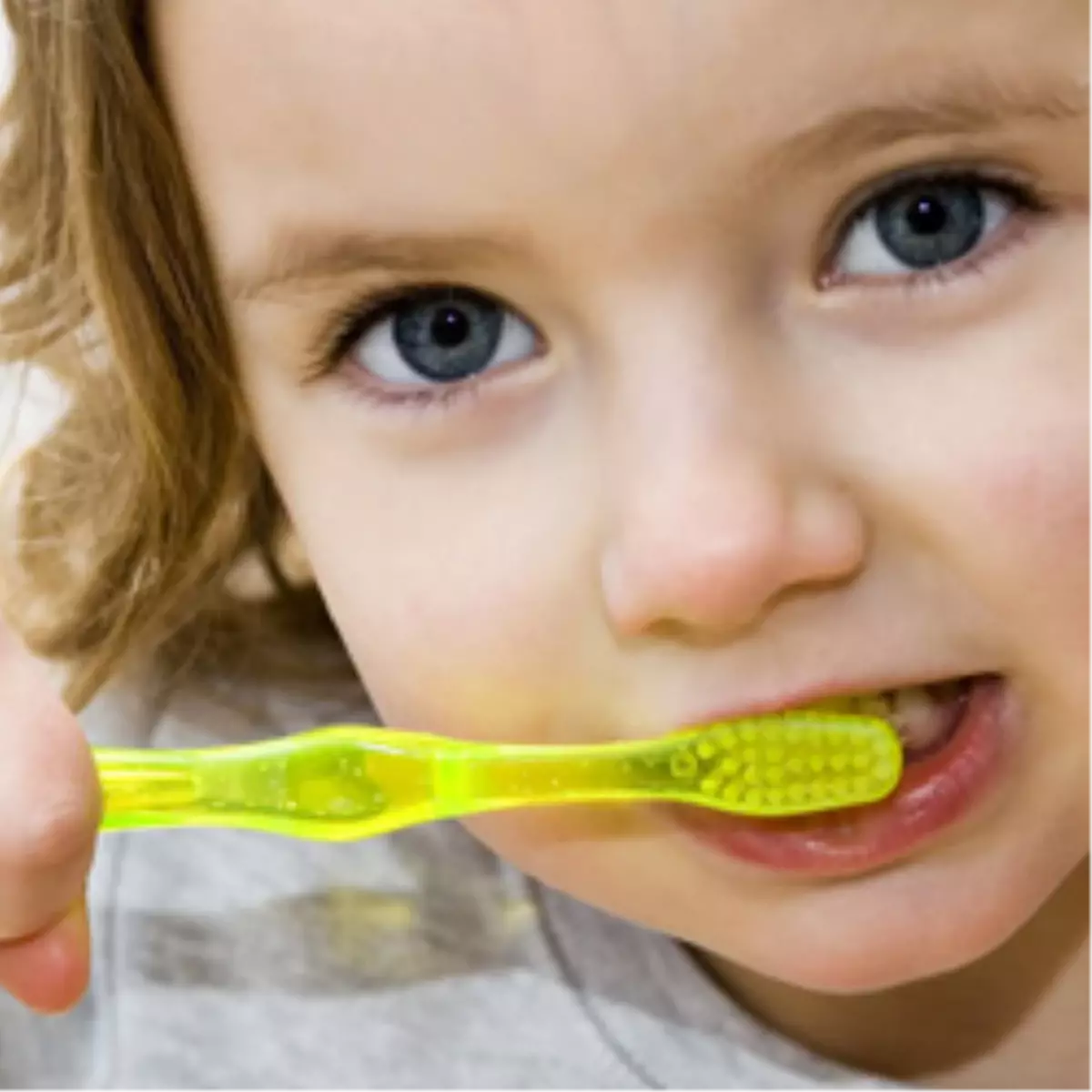 Удали детей. They're brushing Teeth children.