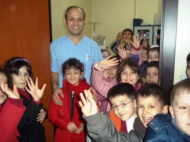 İlköğretim Öğrencileri Göz Merkezini Ziyaret Etti İlköğretim Öğrencileri Göz Merkezini Ziyaret Etti