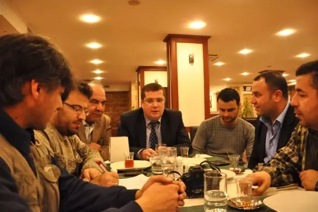 Ak Parti Yönetimi Gazetecilerle Bir Araya Geldi Ak Parti Yönetimi Gazetecilerle Bir Araya Geldi
