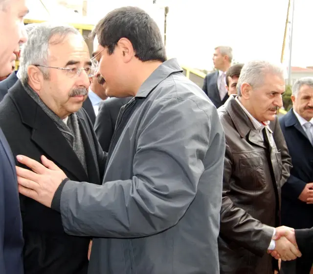 Eski ve Yeni Ulaştırma Bakanları Kırşehir�de Cenazeye Katıldı Eski ve Yeni Ulaştırma Bakanları Kırşehir�de Cenazeye Katıldı