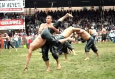Altın Kemeri Bakan Vecdi Gönül Taktı Altın Kemeri Bakan Vecdi Gönül Taktı