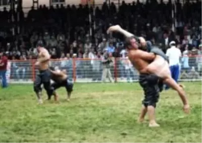 Altın Kemeri Bakan Vecdi Gönül Taktı Altın Kemeri Bakan Vecdi Gönül Taktı