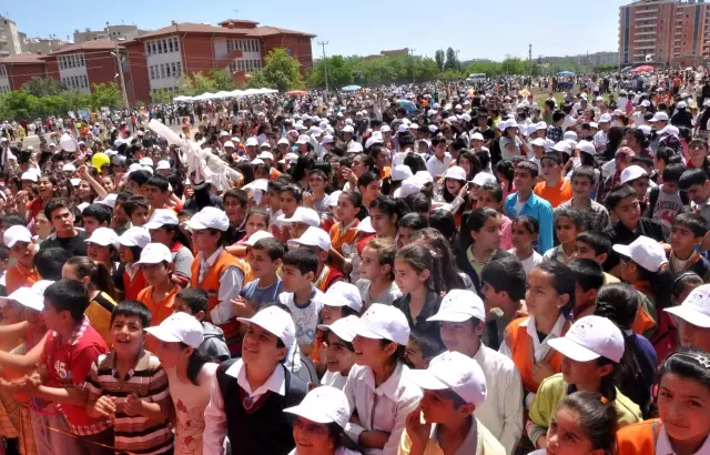 Gap Uçurtma Festivali Renkli Görüntülere Sahne Oldu Gap Uçurtma Festivali Renkli Görüntülere Sahne Oldu