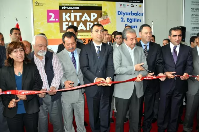 Diyarbakır'da Olayların Gölgesinde Kitap Fuarı