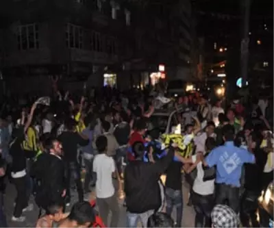 Hakkari'de Fenerbahçe Sevinci Hakkari'de Fenerbahçe Sevinci