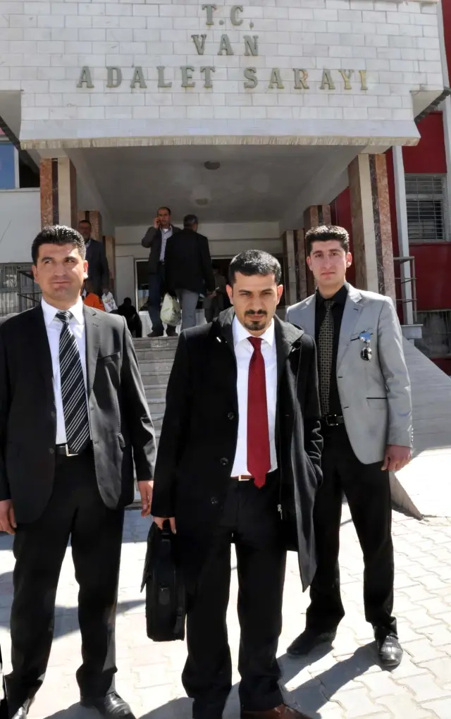 Baransu ve Eşini Dinleyen Askerlere Ceza Yağdı Baransu ve Eşini Dinleyen Askerlere Ceza Yağdı