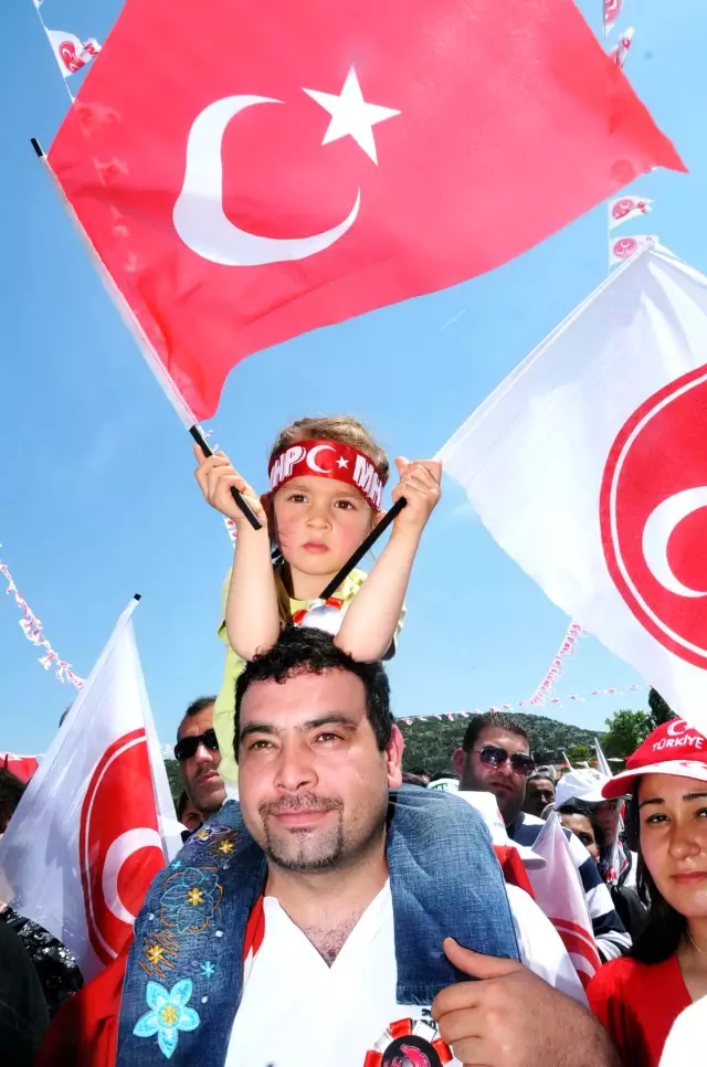 Bahçeli, 'yolsuzluklarla Mücadele Etmezsem Namerdim' Bahçeli, 'yolsuzluklarla Mücadele Etmezsem Namerdim'