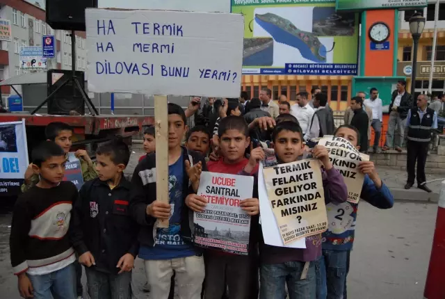 Dilovası'nda 'Termik Santrala Hayır' Protestosu Dilovası'nda 'Termik Santrala Hayır' Protestosu