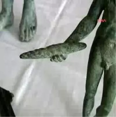 Zeus ve Afrodit Heykellerini Polis Kurtardı Zeus ve Afrodit Heykellerini Polis Kurtardı