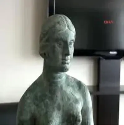 Zeus ve Afrodit Heykellerini Polis Kurtardı Zeus ve Afrodit Heykellerini Polis Kurtardı