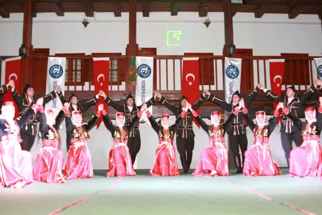 Vezirköprü'de Halk Dansları Coşkusu Vezirköprü'de Halk Dansları Coşkusu