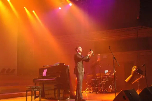 Sami Yusuf Brüksel'de Hayranlarıyla Buluştu Sami Yusuf Brüksel'de Hayranlarıyla Buluştu