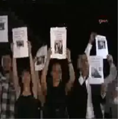 Gazeteciler Düğünde Yaşam Koşullarını Protesto Etti