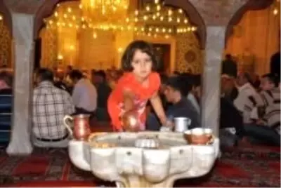 Selimiye Camii'nde Kandil Coşkusu Selimiye Camii'nde Kandil Coşkusu