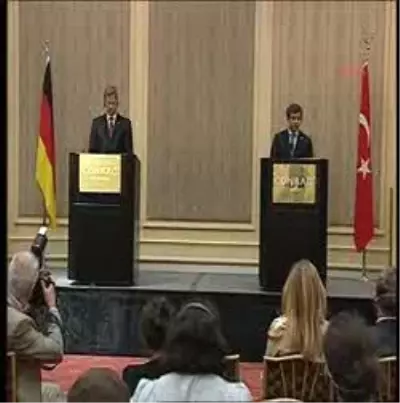 Davutoğlu'ndan Eksen Kaymadı Mesajı Davutoğlu'ndan Eksen Kaymadı Mesajı