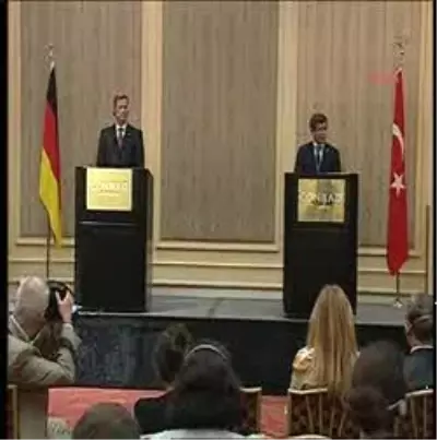 Davutoğlu'ndan Eksen Kaymadı Mesajı Davutoğlu'ndan Eksen Kaymadı Mesajı