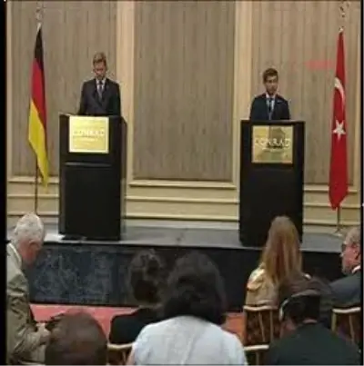 Davutoğlu'ndan Eksen Kaymadı Mesajı Davutoğlu'ndan Eksen Kaymadı Mesajı