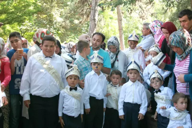 Vezirköprü'de Toplu Sünnet Şöleni Vezirköprü'de Toplu Sünnet Şöleni
