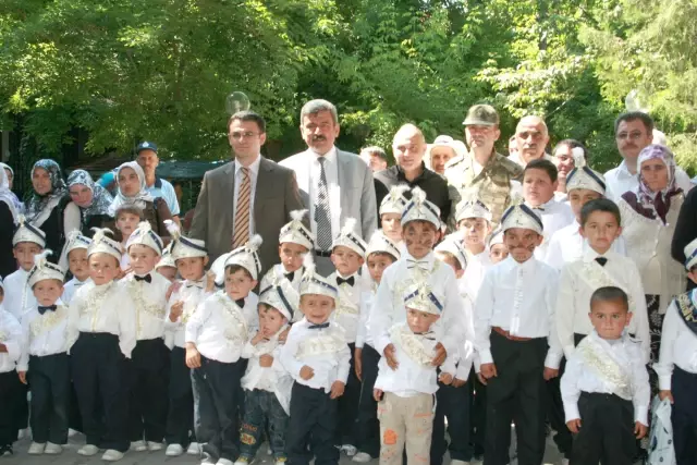 Vezirköprü'de Toplu Sünnet Şöleni Vezirköprü'de Toplu Sünnet Şöleni