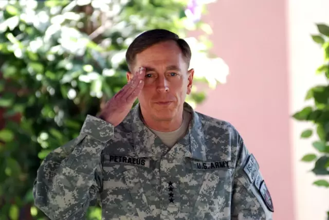 General Petraeus, Görevini Devretti General Petraeus, Görevini Devretti