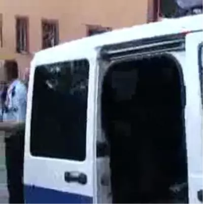 Sigara İçen Kadına Saldırı Sigara İçen Kadına Saldırı