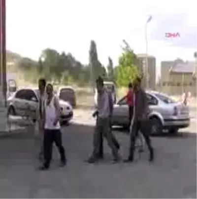 Polis Pazarcılarla Kavga Etti