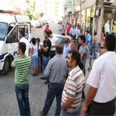 Polis Pazarcılarla Kavga Etti