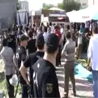 Polis Pazarcılarla Kavga Etti