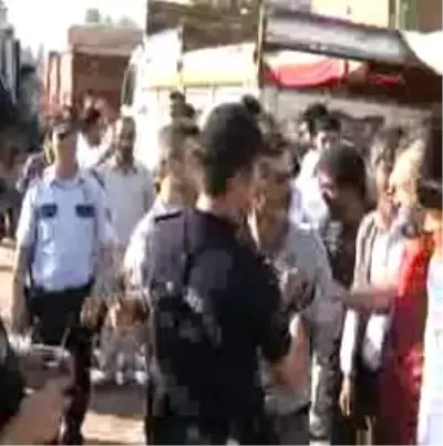 Polis Pazarcılarla Kavga Etti