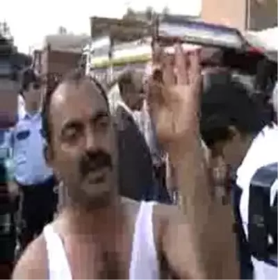 Polis Pazarcılarla Kavga Etti