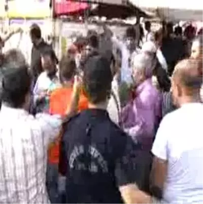 Polis Pazarcılarla Kavga Etti