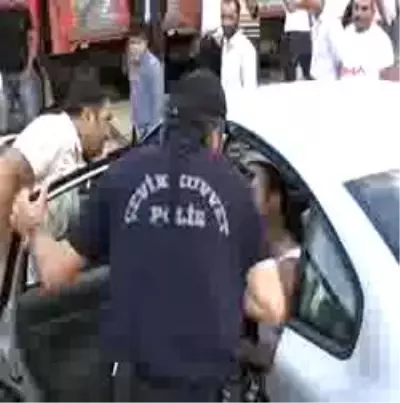 Polis Pazarcılarla Kavga Etti