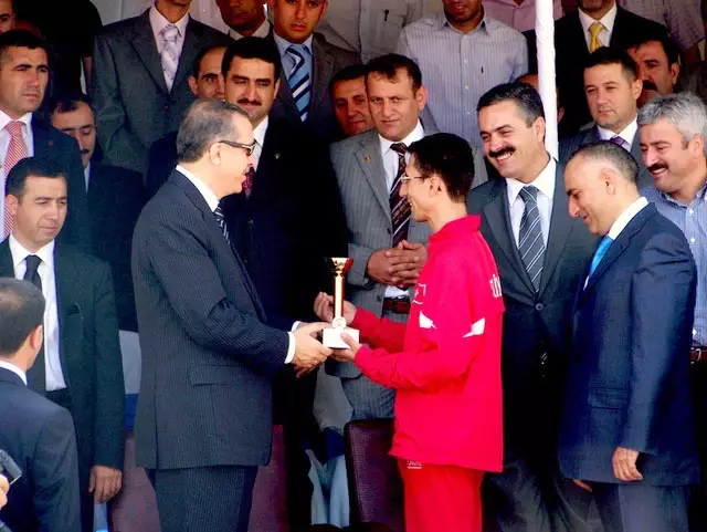 Milli Atlet Serdar Durer, Spor Hayatına Veda Etti Milli Atlet Serdar Durer, Spor Hayatına Veda Etti