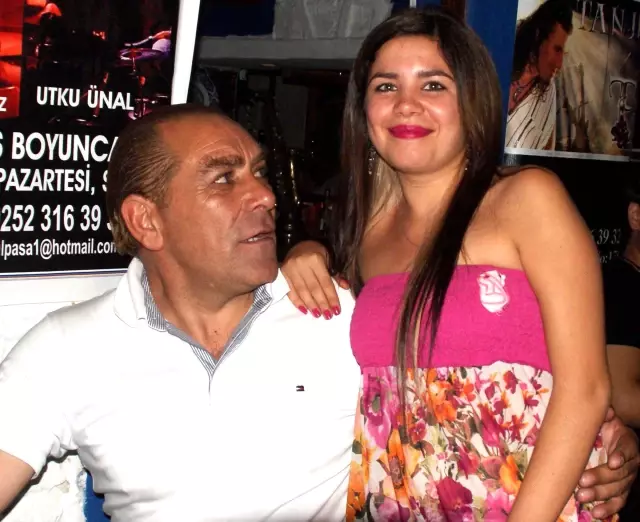 Atatürk'ün Benzerine Büyük İlgi Atatürk'ün Benzerine Büyük İlgi