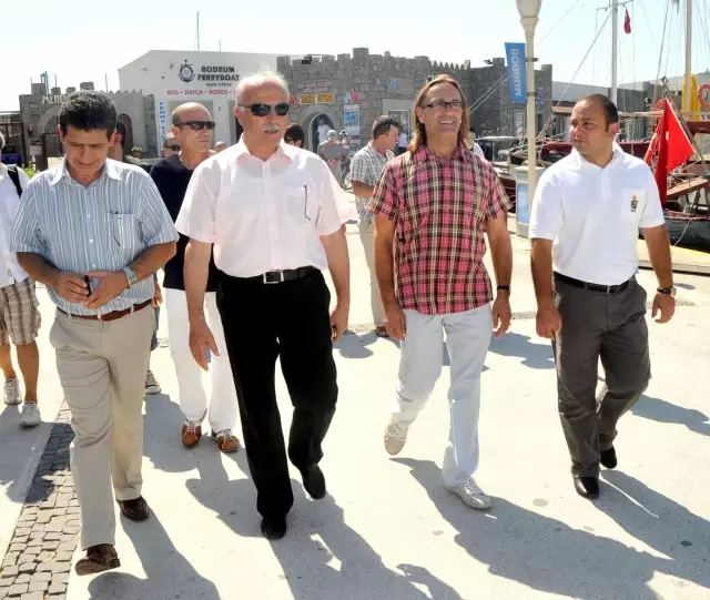 Ak Partili Vekil, Bodrum Liman Gümrüğü'nde İnceleme Ak Partili Vekil, Bodrum Liman Gümrüğü'nde İnceleme