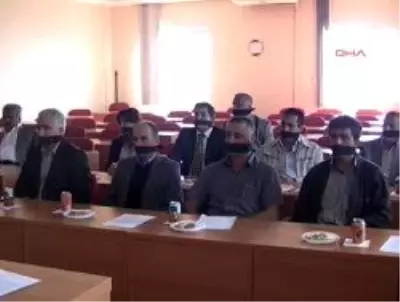 BDP'li Meclis Üyelerinden Siyah Bezli Protesto BDP'li Meclis Üyelerinden Siyah Bezli Protesto