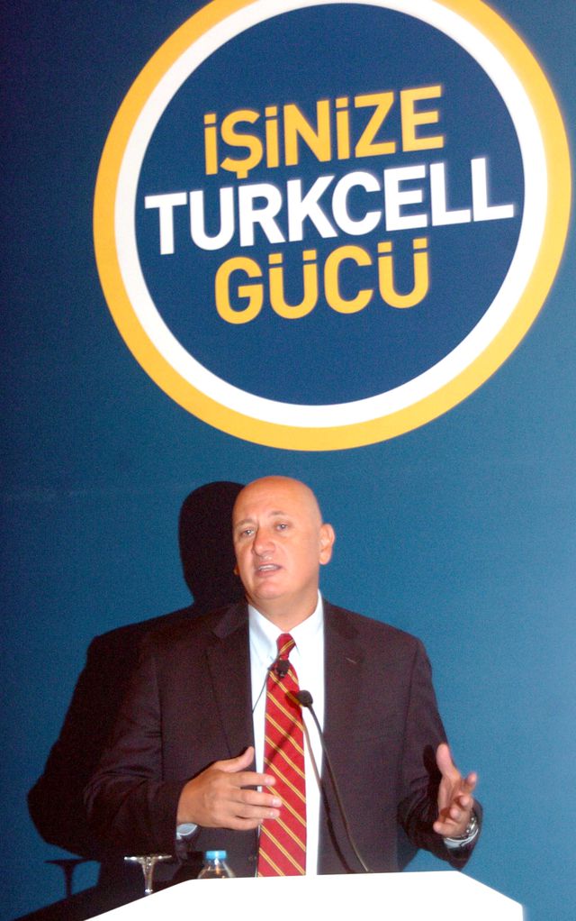 Turkcell Ceo�su Süreyya Ciliv "Mobil Şirketlerin Rekabat