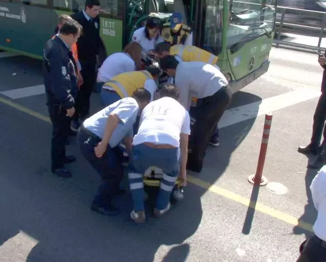 Metrobüste Ölüm Kavgaya Neden Oldu Metrobüste Ölüm Kavgaya Neden Oldu