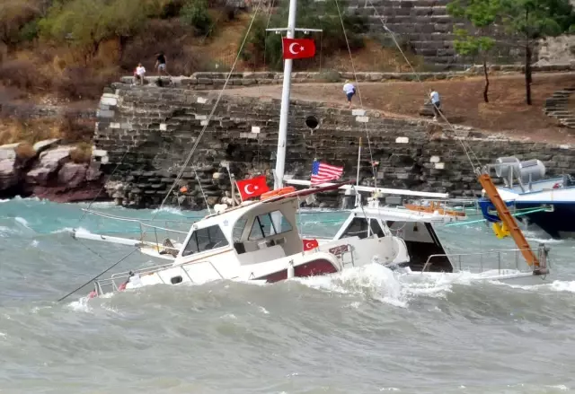 Lodos Bodrum'da Etkili Olmaya Devam Ediyor Lodos Bodrum'da Etkili Olmaya Devam Ediyor