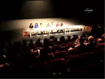 Oyuncu ve Yazar Sedef Ecer, Son Kitabını Paris'te Tanıttı Oyuncu ve Yazar Sedef Ecer, Son Kitabını Paris'te Tanıttı