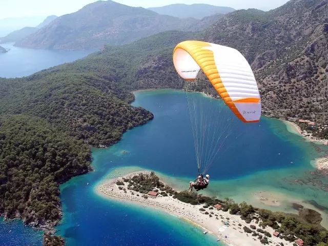 Ölüdeniz'de Hava Oyunları Heyecanı Ölüdeniz'de Hava Oyunları Heyecanı