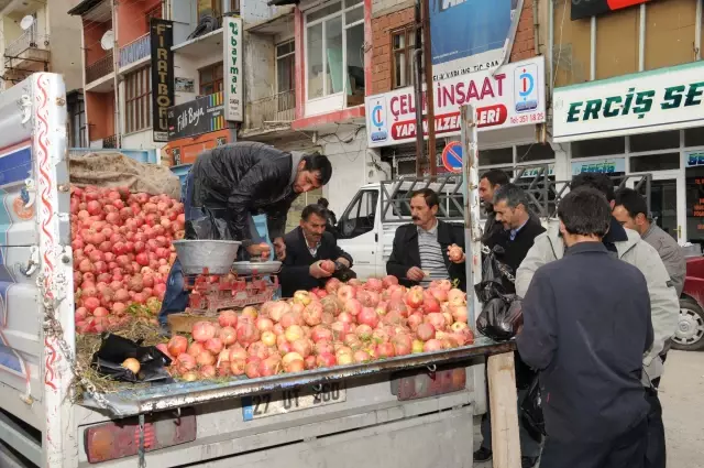 Depremin Vurduğu Erciş'te Hayat Normale Dönmeye Başlıyor Depremin Vurduğu Erciş'te Hayat Normale Dönmeye Başlıyor